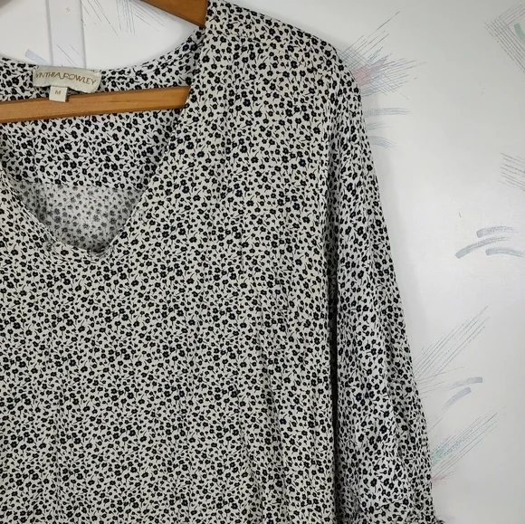 Cynthia Rowley Floral Print V-neck Top - Picture 2 of 10